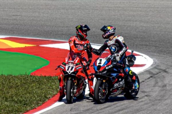 Toprak Razgatlioglu et Nicolo Bulega, anciens rivaux du Superbike attendus en MotoGP en 2027.