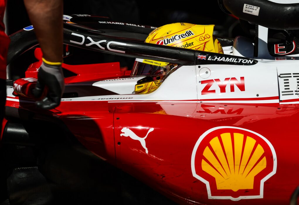 Lewis Hamilton au volant de sa Ferrari sur le circuit Madring à Madrid.
