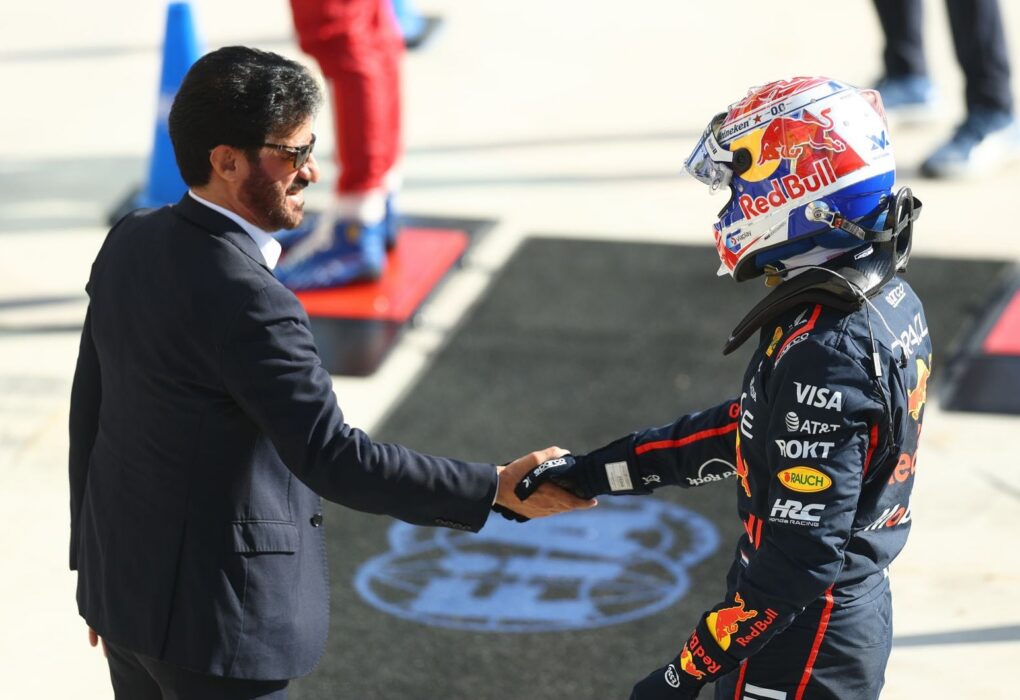 Mohammed Ben Sulayem s’exprimant dans le paddock de Formule 1.
