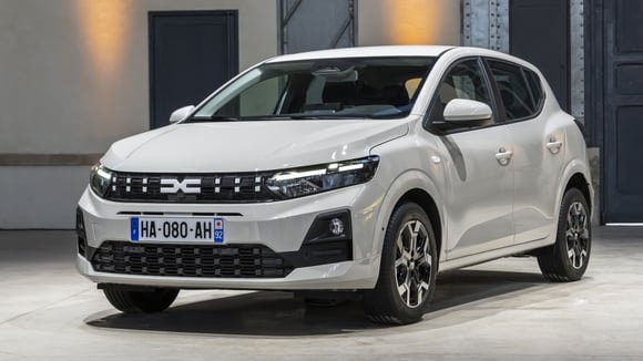Des modèles très grand public, comme la Dacia Sandero, se retrouvent désormais touchés par le malus écologique sur une bonne partie de leur gamme.