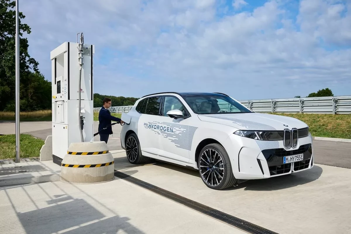 Un prototype du SUV BMW à hydrogène présenté durant son programme de développement.