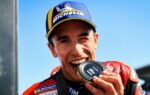 Marc Marquez devant Marco Bezzecchi pendant le Sprint MotoGP disputé sur le circuit de Misano.