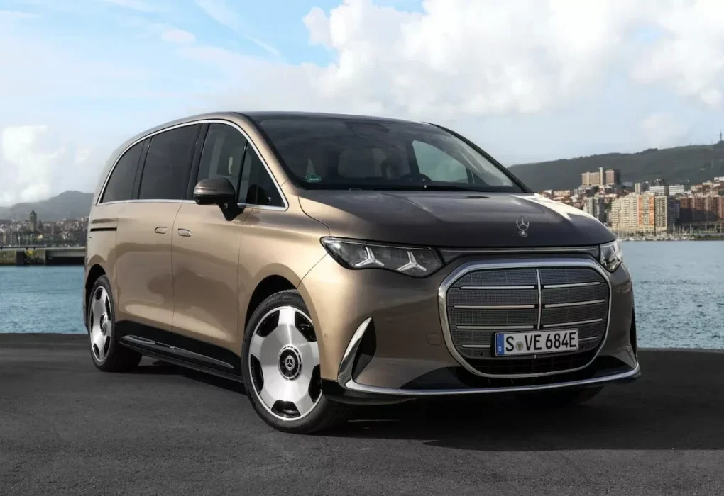 Le Mercedes VLE électrique présenté comme une grande limousine familiale et professionnelle.
