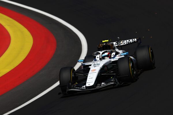 Carlos Sainz au volant de sa Williams sur le nouveau circuit Madring à Madrid.