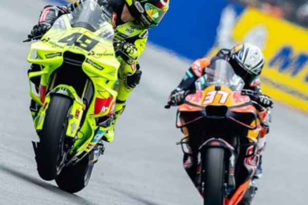 Fabio Di Giannantonio au guidon de sa Ducati VR46 pendant la saison 2026 de MotoGP.