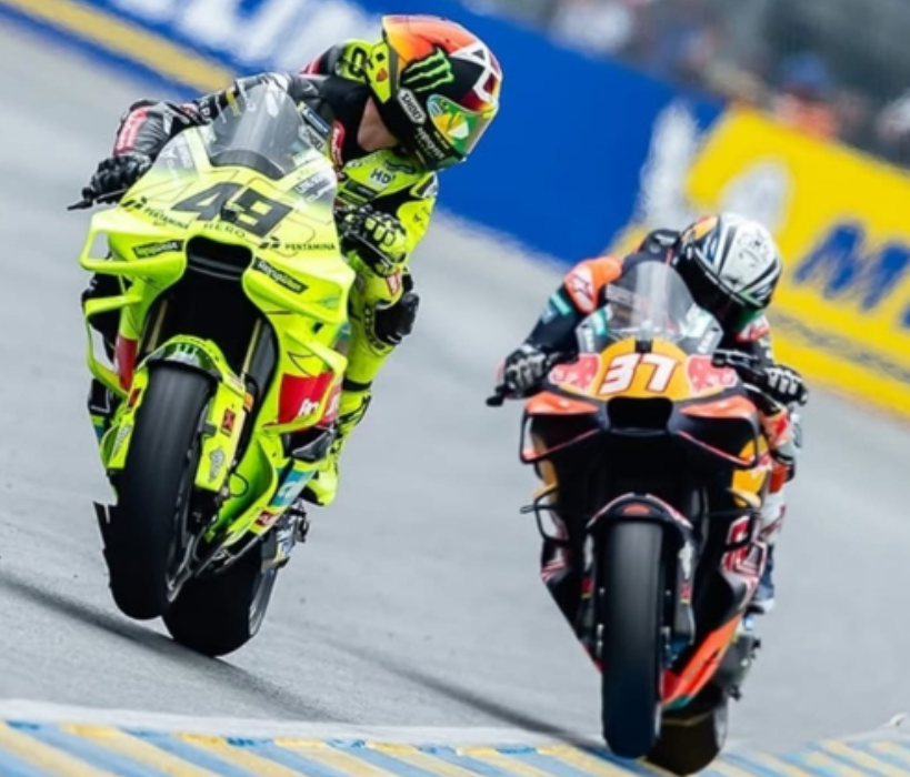 Fabio Di Giannantonio au guidon de sa Ducati VR46 pendant la saison 2026 de MotoGP.
