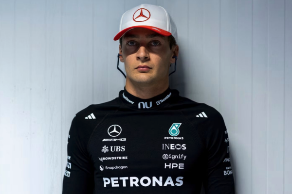 George Russell au volant de sa Mercedes sur le Madring pendant le Grand Prix de Madrid.