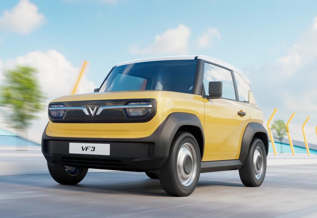 Des voitures neuves exposées sur le marché automobile vietnamien.