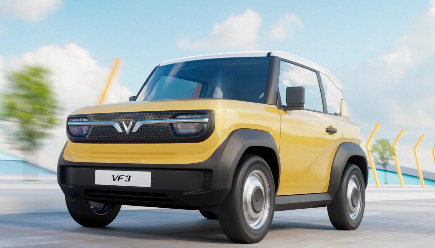 Des voitures neuves exposées sur le marché automobile vietnamien.