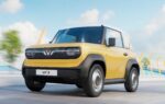Des voitures neuves exposées sur le marché automobile vietnamien.