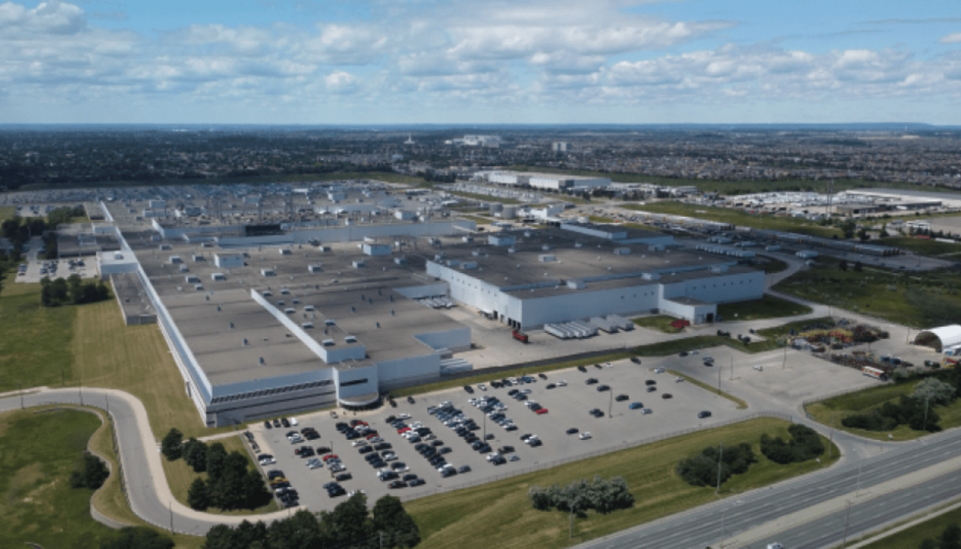Vue extérieure de l’usine automobile Stellantis de Brampton, près de Toronto au Canada.