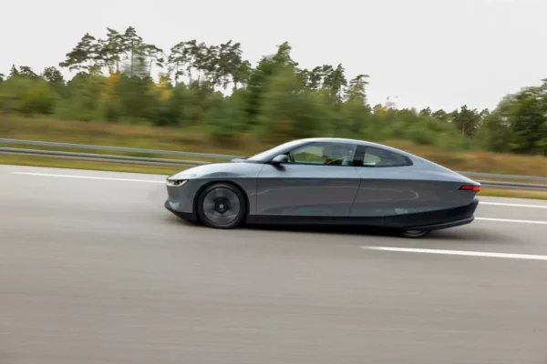 Le prototype électrique Volkswagen Mission Efficiency à la carrosserie profilée.
