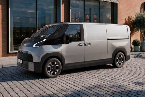 Le fourgon électrique Kia PV7 présenté au salon IAA Transportation de Hanovre.