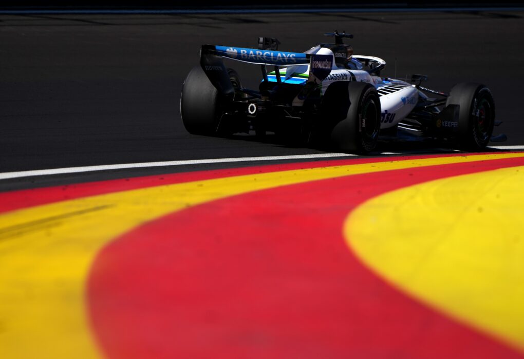 Une Williams FW48 en piste avant l’introduction de sa spécification B à Baku.