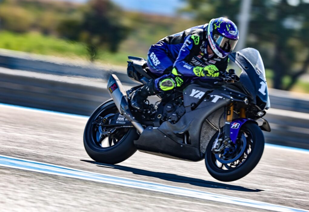 Les motos du YART Yamaha, de BMW et de Yoshimura SERT Motul en piste au circuit Paul Ricard.