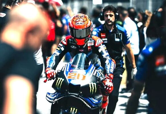 Fabio Quartararo dans le paddock MotoGP avant son passage de Yamaha à Honda.