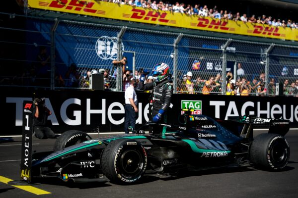 Kimi Antonelli au volant de sa Mercedes pendant le Grand Prix d'Espagne à Madrid.