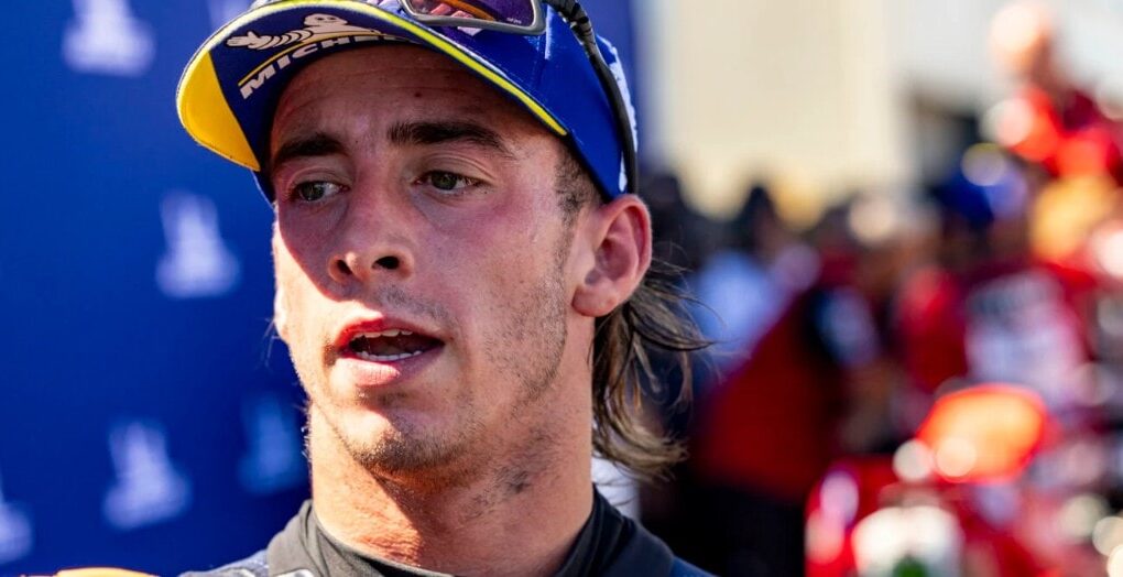 Pedro Acosta au guidon de la KTM RC16 sur la piste de Misano.