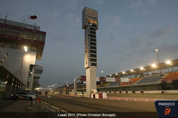 Le paddock du MotoGP sur le circuit de Losail au Qatar.