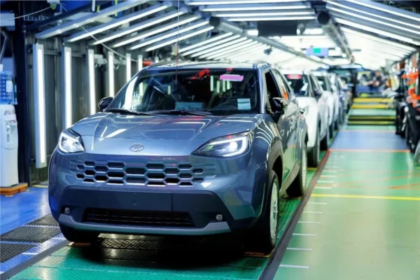 Des Toyota Yaris Cross sur la ligne de production de l’usine d’Onnaing