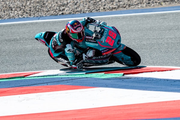Máximo Quiles en piste lors de la course Moto3 du Grand Prix d'Autriche.