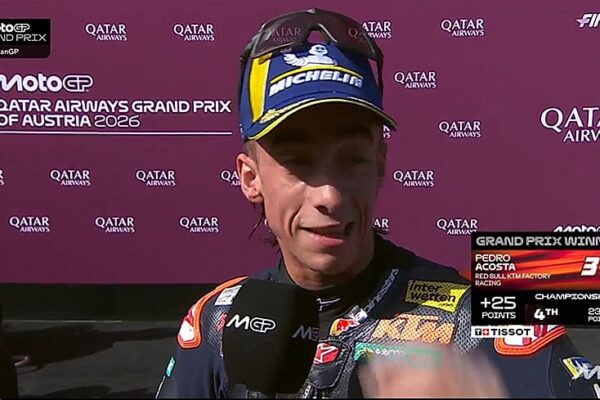Pedro Acosta célèbre sa première victoire en course longue en MotoGP sur le Red Bull Ring.