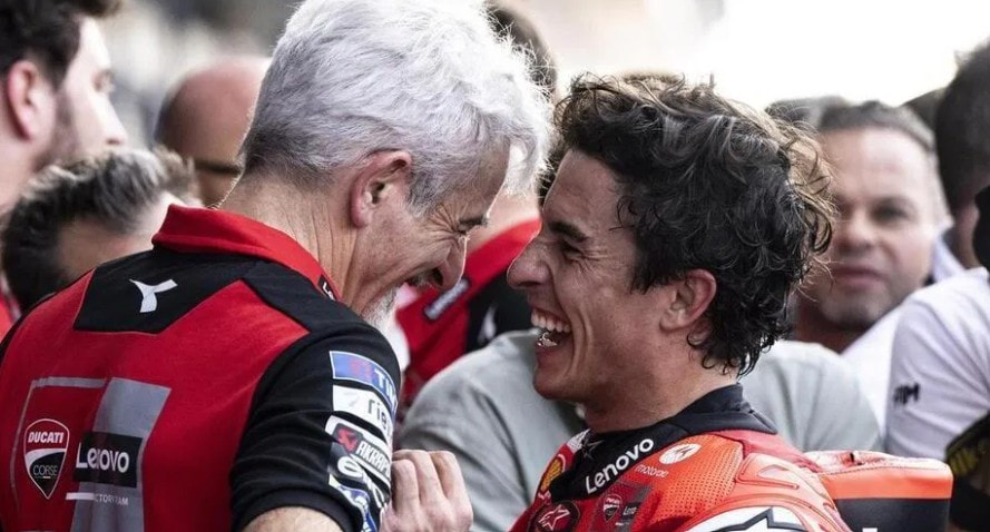 Gigi Dall’Igna évoque le duo formé par Marc Marquez et Pedro Acosta au sein de l’équipe officielle Ducati en MotoGP.