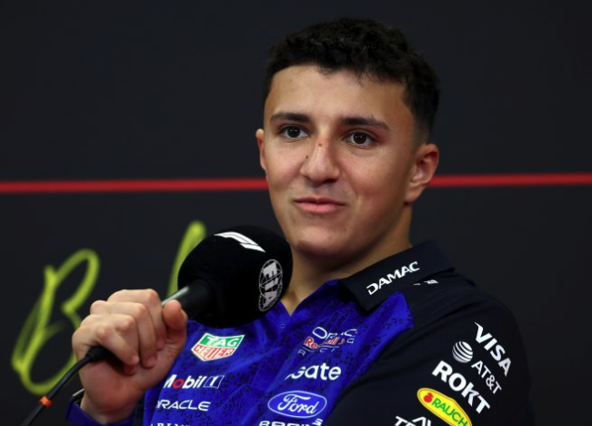 Isack Hadjar au volant de la monoplace Red Bull.