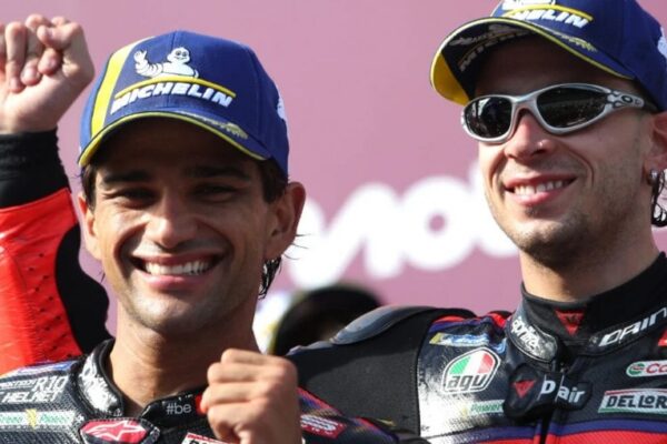 Les pilotes Aprilia Jorge Martin et Marco Bezzecchi engagés dans la lutte pour le titre MotoGP.