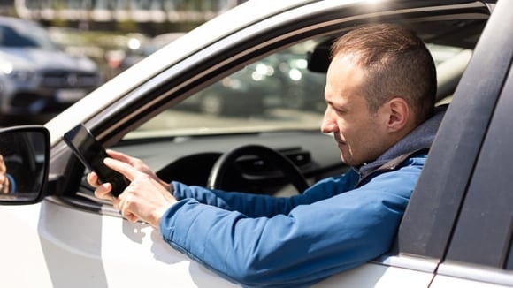 Des chauffeurs de taxi contestent la nouvelle loi.
