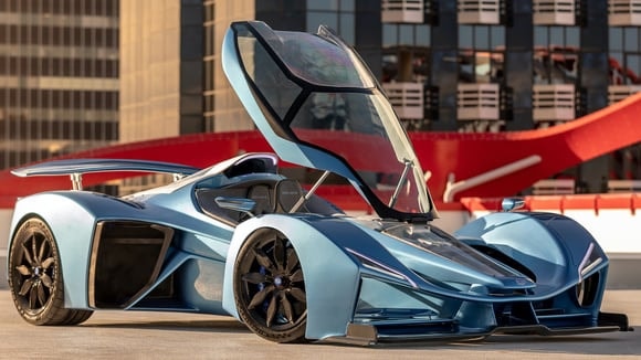 La Delage D12 se fait attendre.