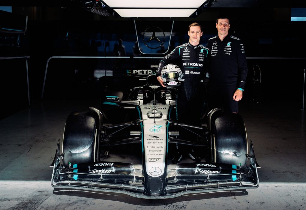 Joshua Dürksen au volant de la Mercedes W16 lors de son premier test de Formule 1 à Portimão.