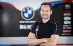 Sven Blusch dans le garage BMW Motorrad lors d’une manche du WorldSBK.