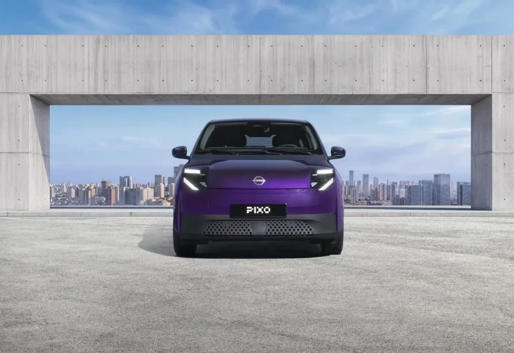 La Nissan Pixo électrique, une citadine aux faces avant et arrière spécifiques.