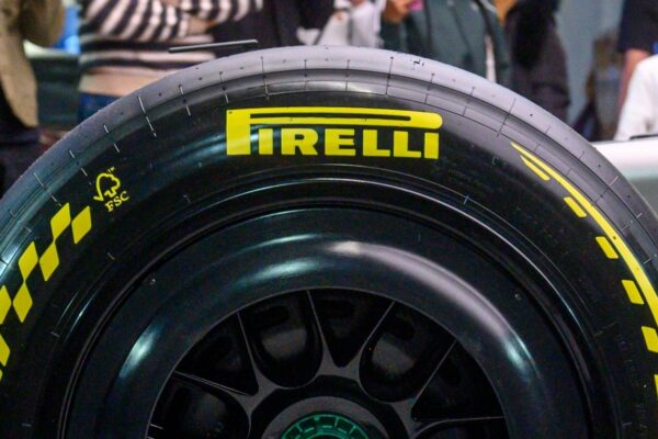 Installations d’une usine de fabrication de pneus Pirelli aux États-Unis.