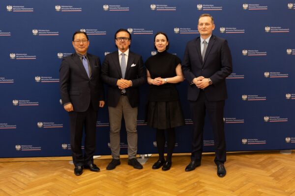 Projet d'usine de véhicules électriques de Foxconn en Pologne.