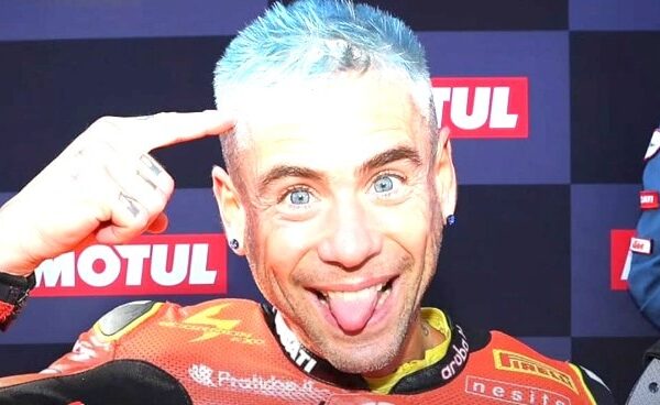Alvaro Bautista au guidon de sa Ducati Panigale V4 R en WorldSBK.
