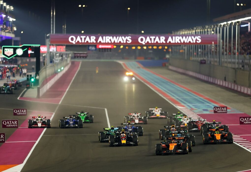 Des monoplaces de Formule 1 alignées avant un Grand Prix.