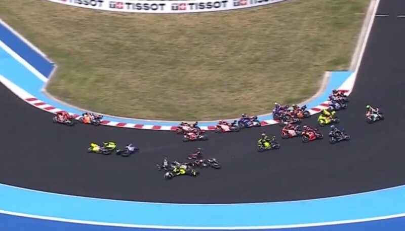 Des pilotes de MotoGP sur la piste du Balaton Park, en Hongrie.