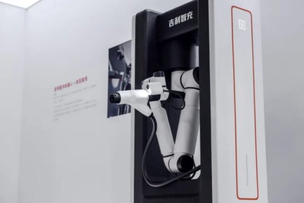 Une borne de recharge rapide Geely Smart Charging.
