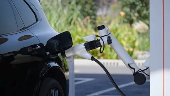 Aucun véhicule de série du groupe Geely ne peut actuellement supporter 2 250 kW.