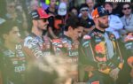 Une moto de MotoGP photographiée sur circuit.