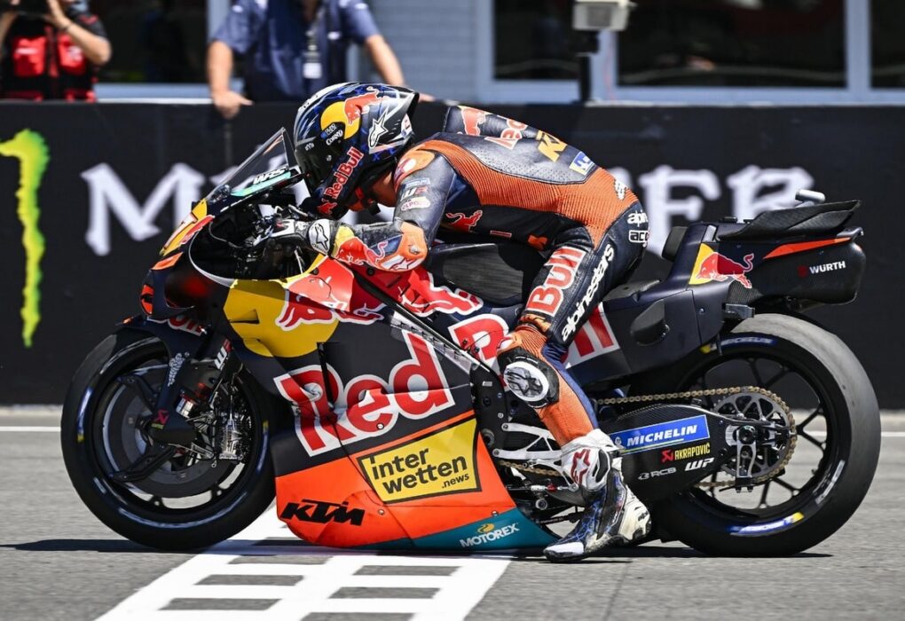 Une moto de l’équipe officielle Honda dans le paddock du MotoGP.