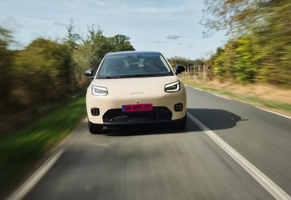 La compacte électrique AION UT et le SUV électrique AION V présentés pour le marché français.
