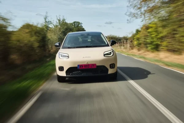 La compacte électrique AION UT et le SUV électrique AION V présentés pour le marché français.