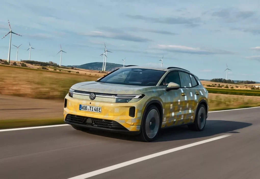 Un prototype camouflé du futur SUV électrique Volkswagen ID. Tiguan.