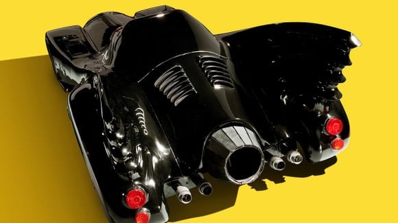 Hélas, le réacteur est là seulement pour la déco mais l'engin embarque tout de même un V8.