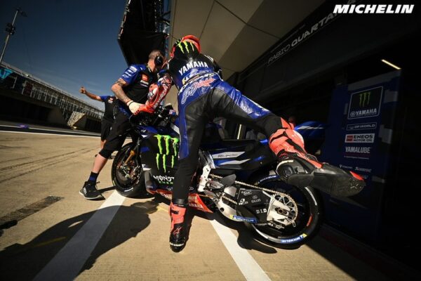 Fabio Quartararo au guidon de sa Yamaha en MotoGP.
