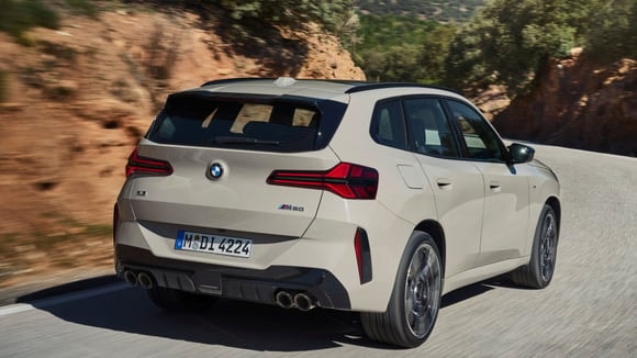 Le BMW X3 M50 xDrive passe à 443 ch, mais sort du catalogue français.