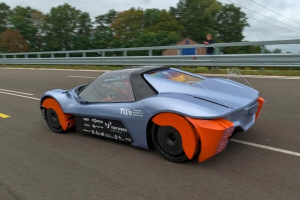 Le prototype de coupé électrique Ventra conçu par les étudiants de TU/ecomotive.